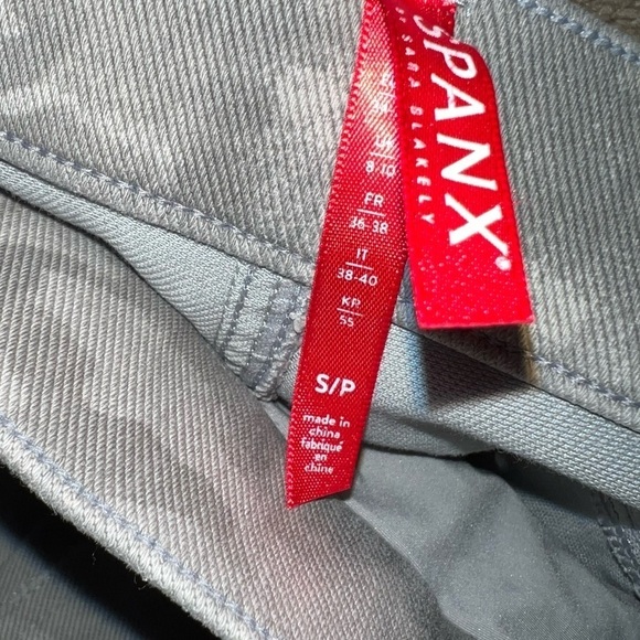 SPANX Women’s Jeanish Camo Leggings Size Small (2-4) Stone Wash Camo - Picture 7 of 11